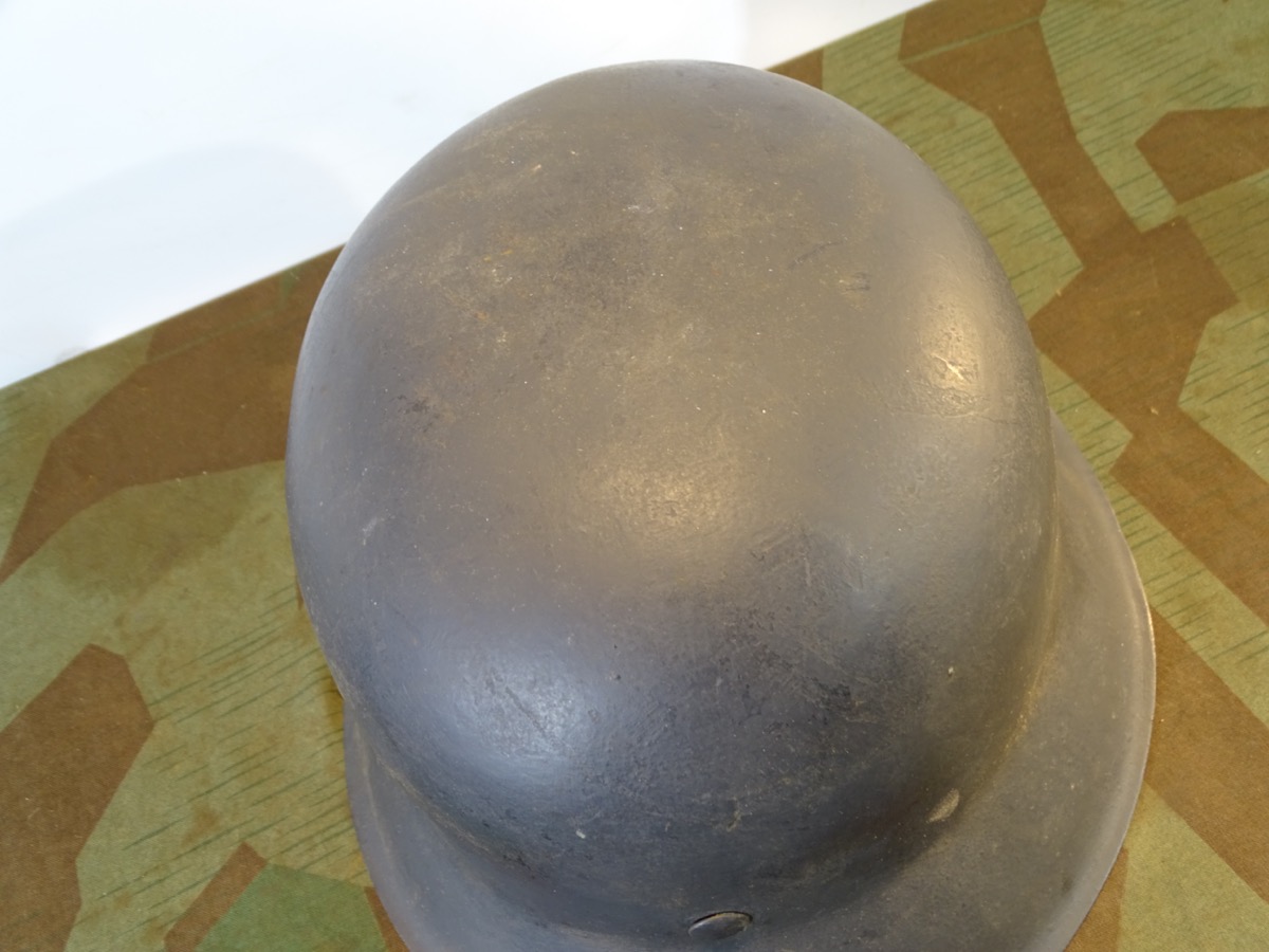 Stahlhelm M 42, Luftwaffe, blaugrau, mit original Innenleben und Riemen. Stahlhelm M 42, Luftwaffe, blaugrau, mit original Innenleben und Riemen.