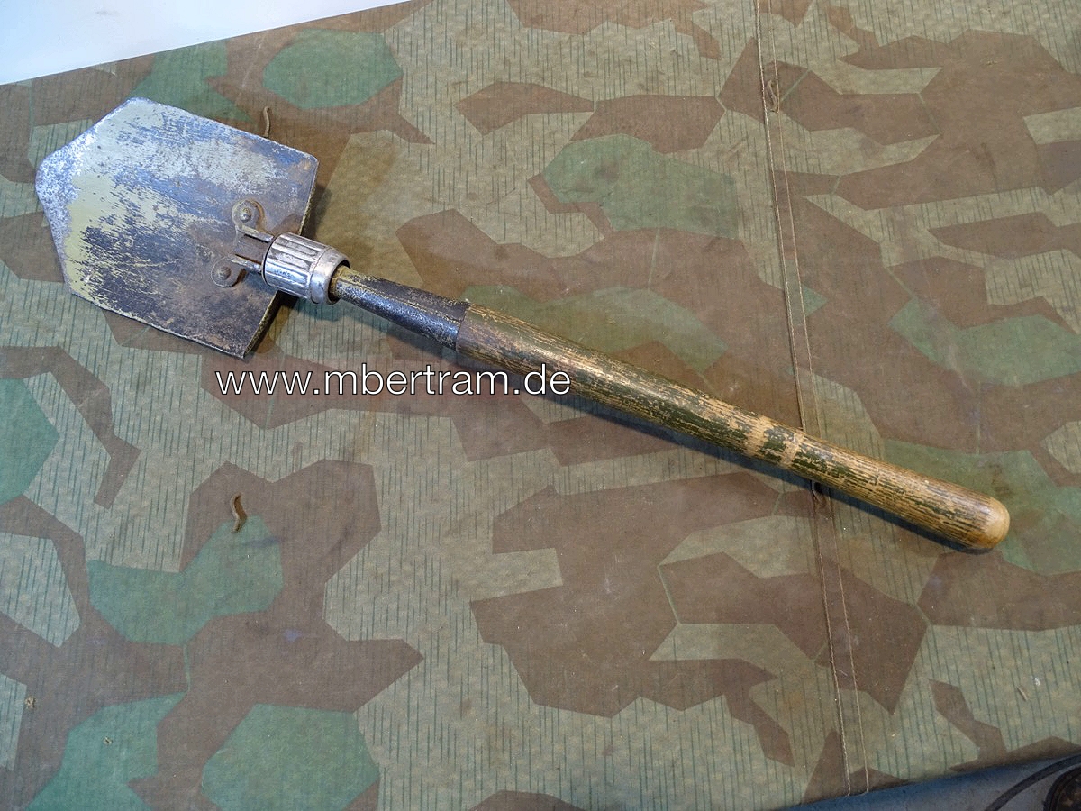 US Klappspaten 2. Weltkrieg, M 43 , überstrichen