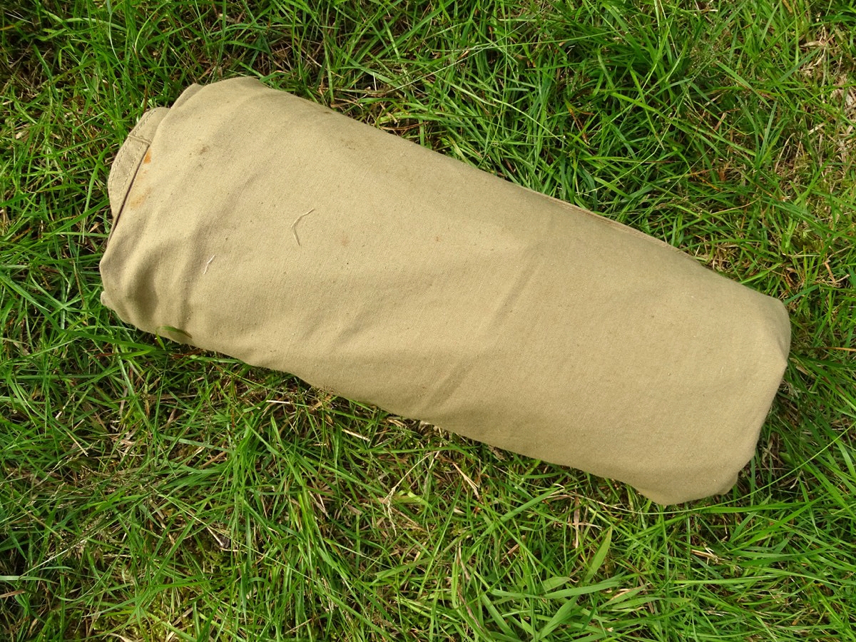 Beige Zeltbahn nach Baumuster der Zeltbahn 31, wie HJ / SA Partei oder Afrika Korps. Beige Zeltbahn nach Baumuster der Zeltbahn 31, wie HJ / SA Partei oder Afrika Korps.