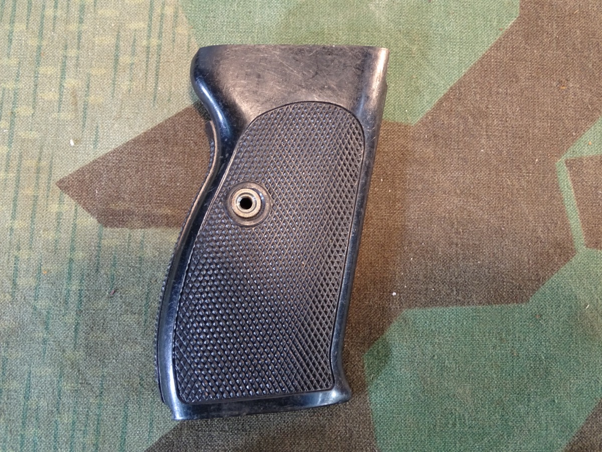 Eine Seite Kunststoff Grippanel / Griffschale 9 mm Walther P 1 Bundeswehr 