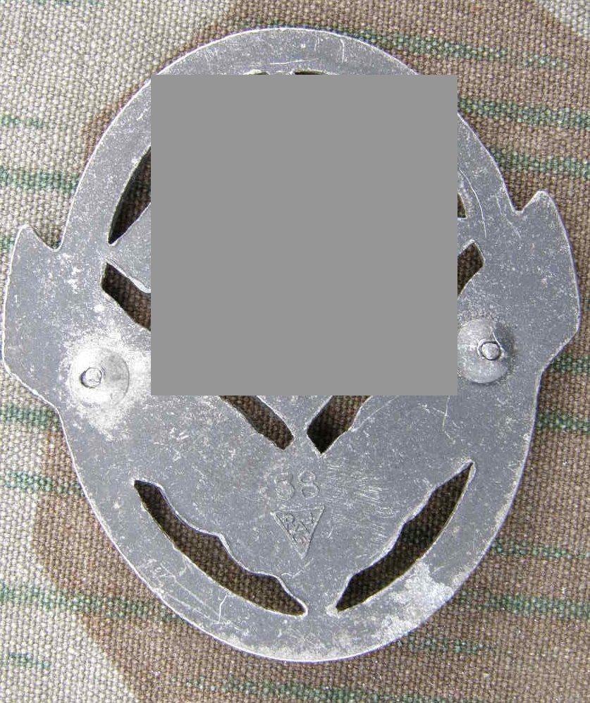 RAD weiblich, Hutabzeichen Feinzink, Herstellermarke "38"