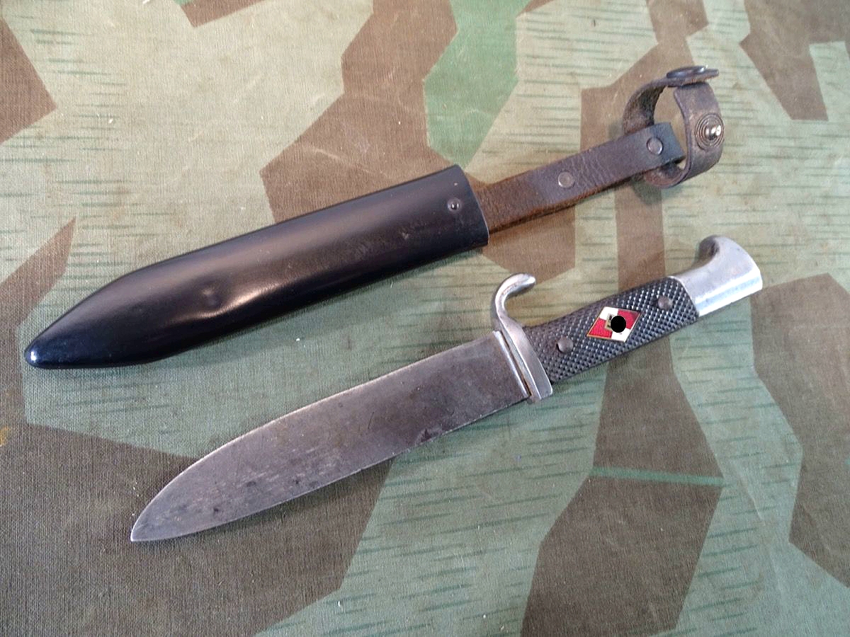 Früher HJ Dolch / HJ Fahrtenmesser, SMF Solingen, Reste der Devse Blut und Ehre.  Früher HJ Dolch / HJ Fahrtenmesser, SMF Solingen, Reste der Devse Blut und Ehre.