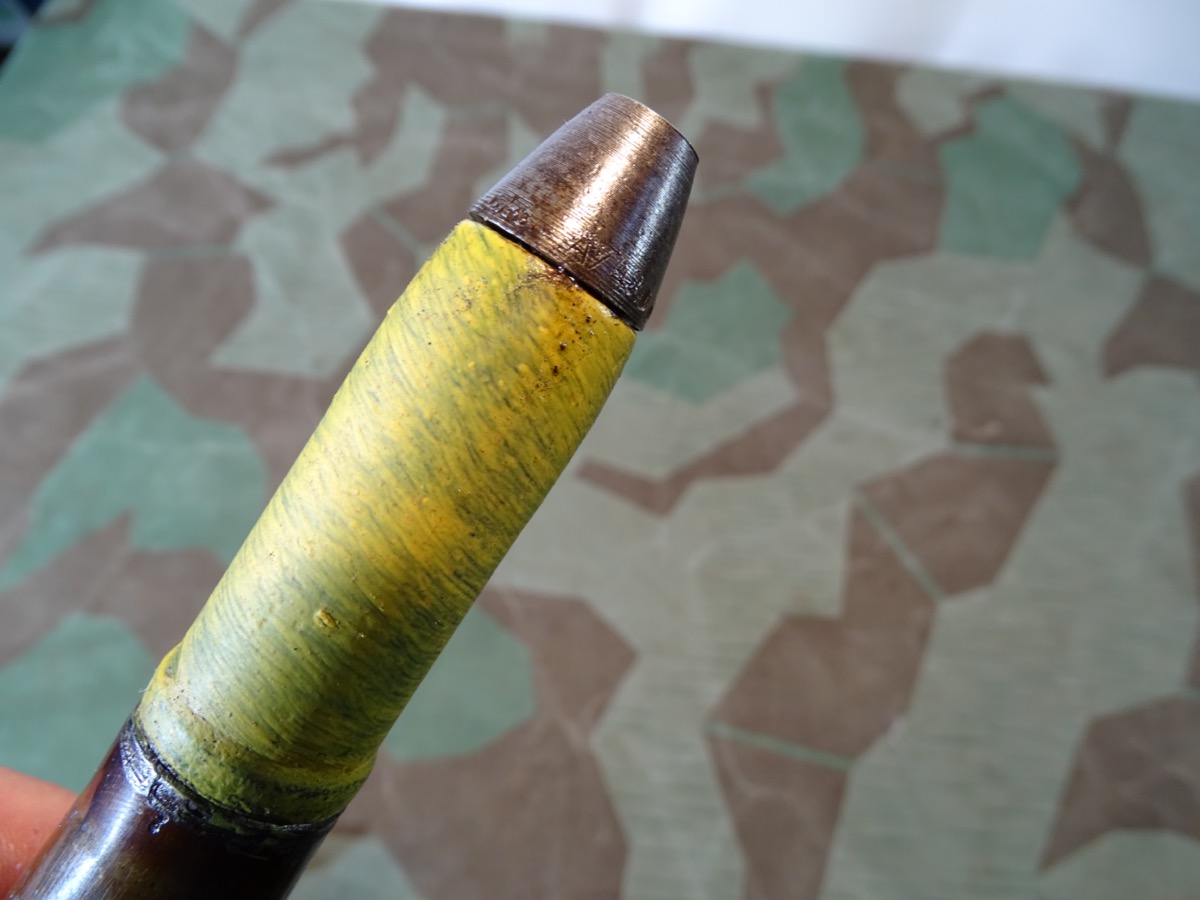 Deko-Patrone 2 cm Flak 38, Stahlhülse, Zünder, Ladungssäckchen 