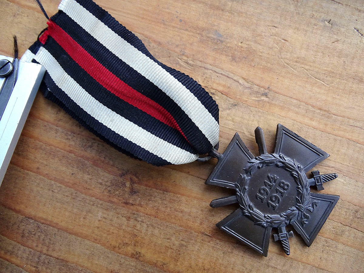 Ehrenkreuz für Frontkämpfer 1914/ 1918 mit Schwertern. Hst.: O&B, Ochs & Bonn Hanau