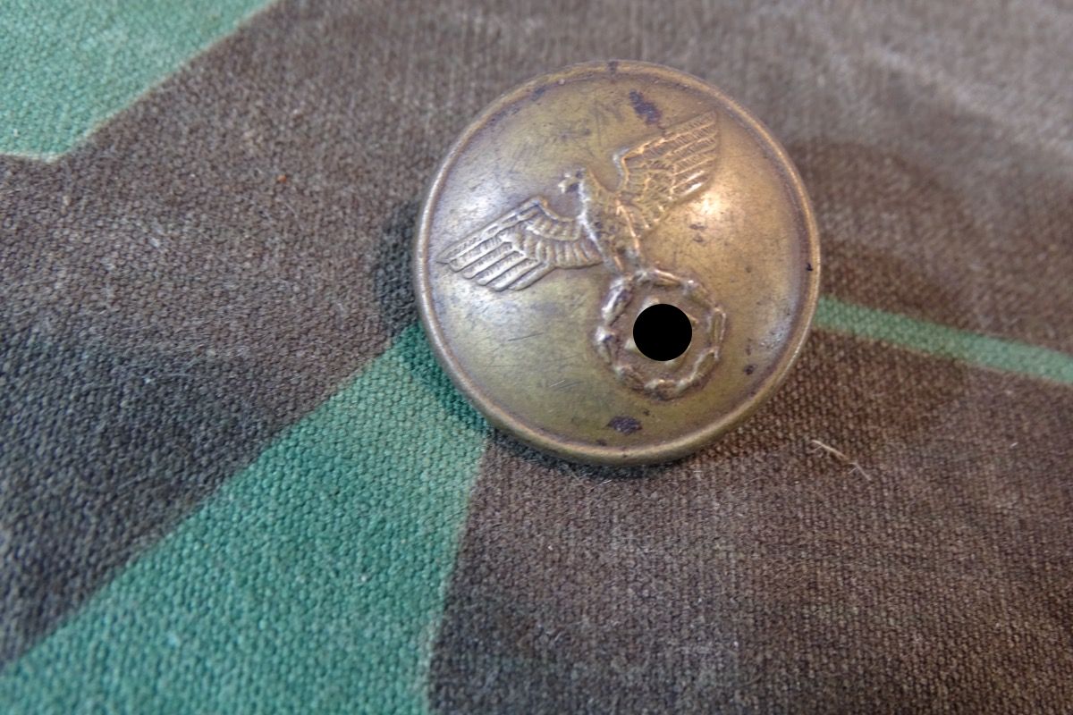 Früher 25 mm Buntmetall Uniformknopf 3 Reich mit  NSDAP Parteiadler mit HK
