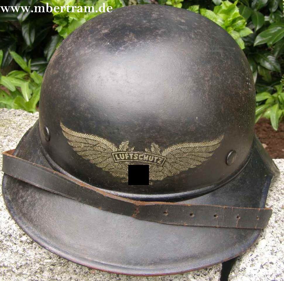 Luftschutzhelm, Gladiatorform, Originalwappen, dunkelblau