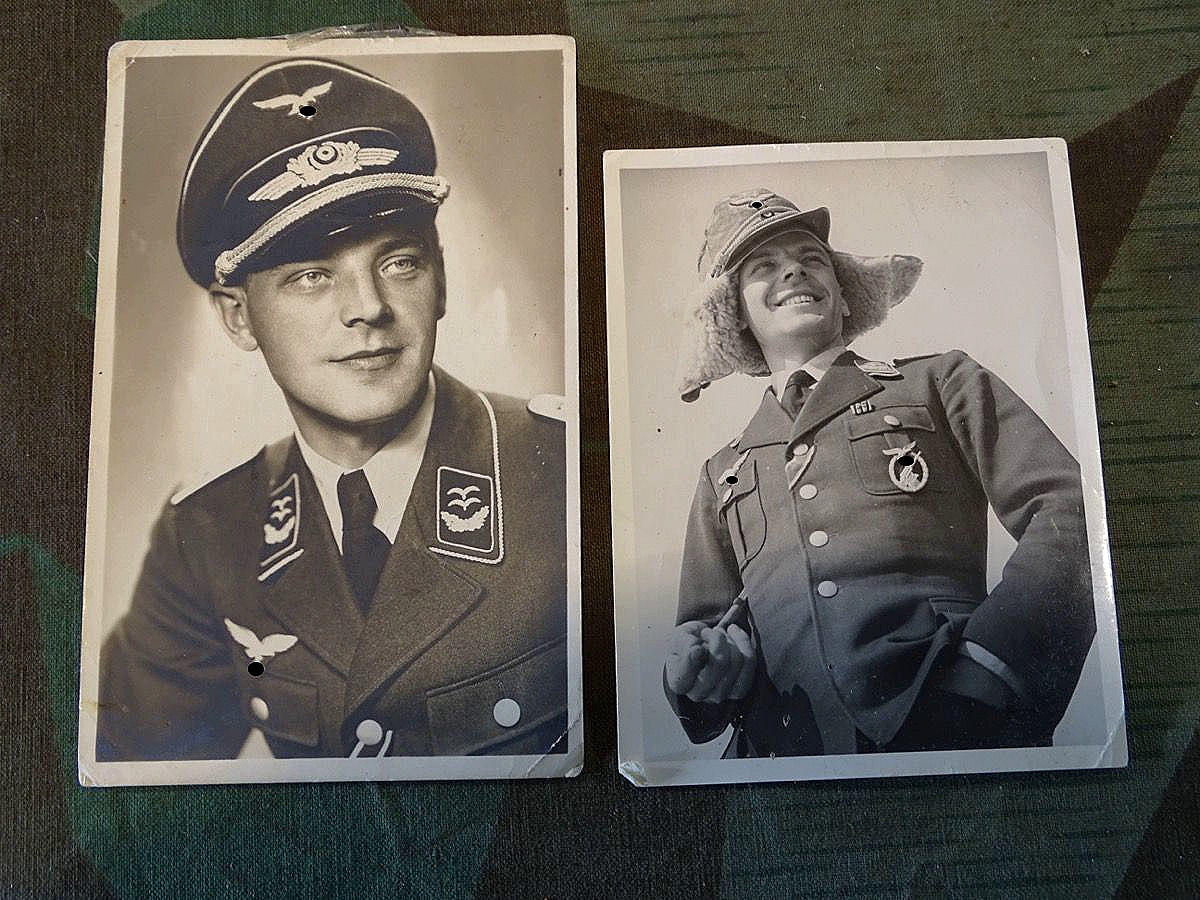 2 Schöne Portraitaufnahmen eines Oberleutnants der Flak, Flakkampfabz. Schirmmütze, Fellmütze