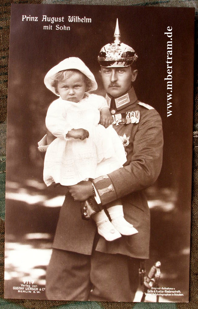 Prinz August Wilhelm von Preussen mit Sohn um 1916