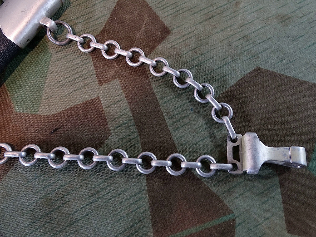 Luftwaffe Offiziersdolch 1. Modell, sogenannter "Borddolch". Alu Beschläge, Eickhorn. Luftwaffe Offiziersdolch 1. Modell, sogenannter "Borddolch". Alu Beschläge, Eickhorn.