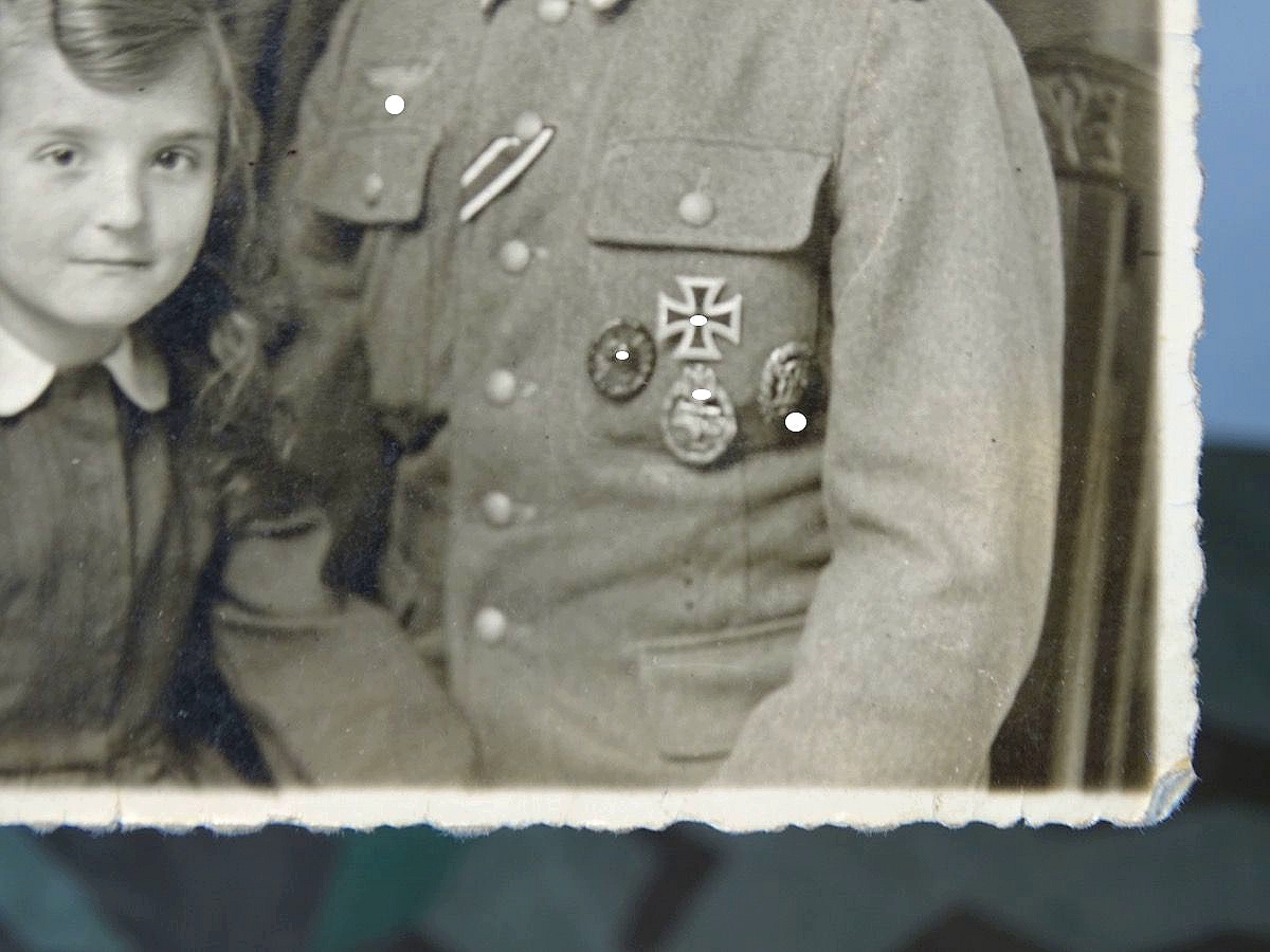 2 Portraitfotos Uffz Heer, Panzerkpf Abz, EK1+2, Verw. Abz, DRL Sportabz.  Tropen Schulterklappen.