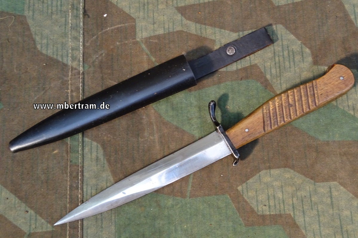 19640-1 Grabendolch/ Kampfmesser  1. Weltkrieg mit Scheide und Lederschlaufe