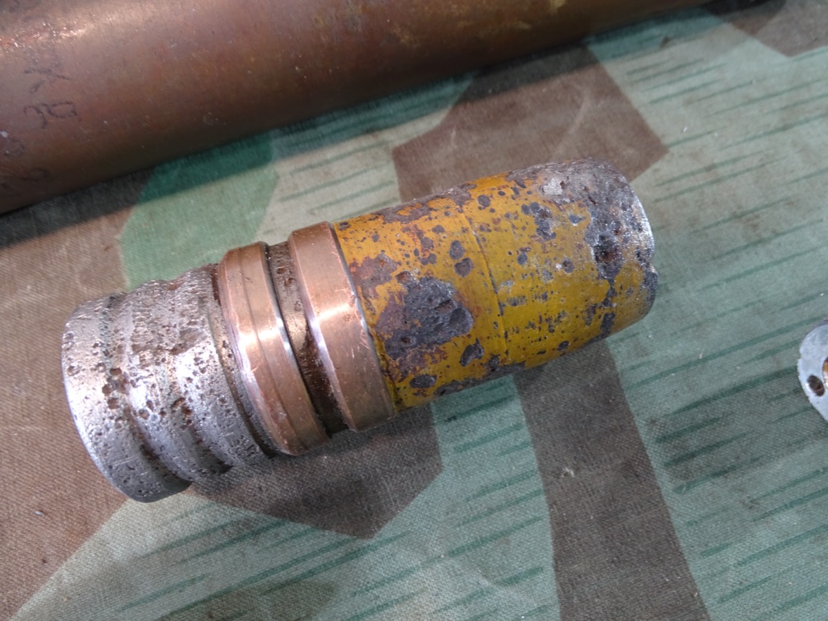 Frühe 3,7 cm Flak Deko Spreng Patrone, Messinghülse, Geschoss Originalfarbe, Leuchtspurhülse, Aluzünder Frühe 3,7 cm Flak Deko Spreng Patrone, Messinghülse, Geschoss Originalfarbe, Leuchtspurhülse, Aluzünder
