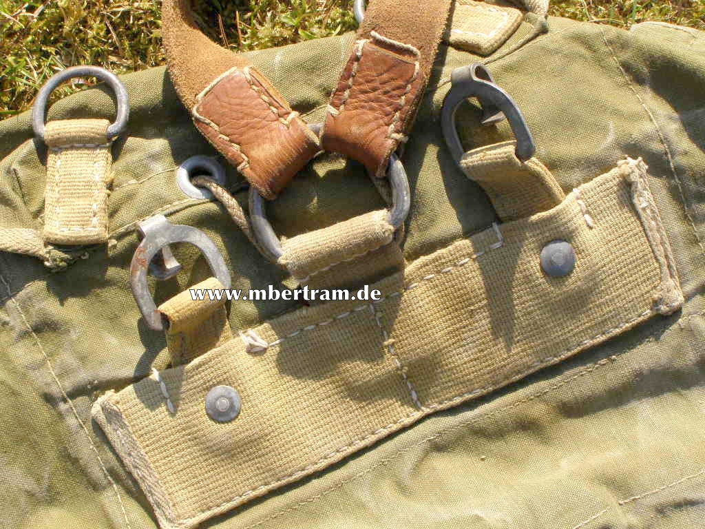 13582-3 Afrikakorps Rucksack, Webberiemung für Y-Riemen, 1941