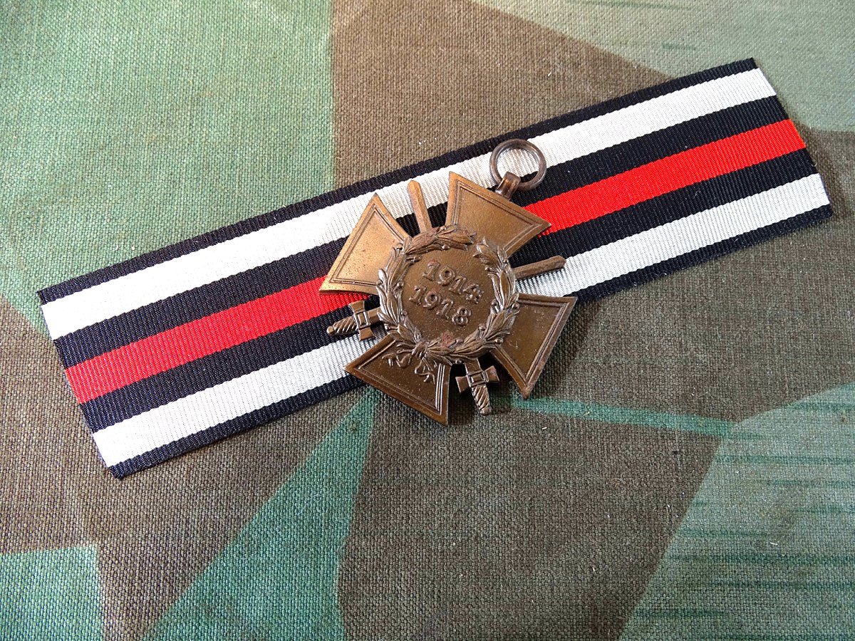 Ehrenkreuz für Frontkämpfer 1914/ 1918 mit Schwertern. Reichsverband Pforzheim 83, zugehöriges Band
