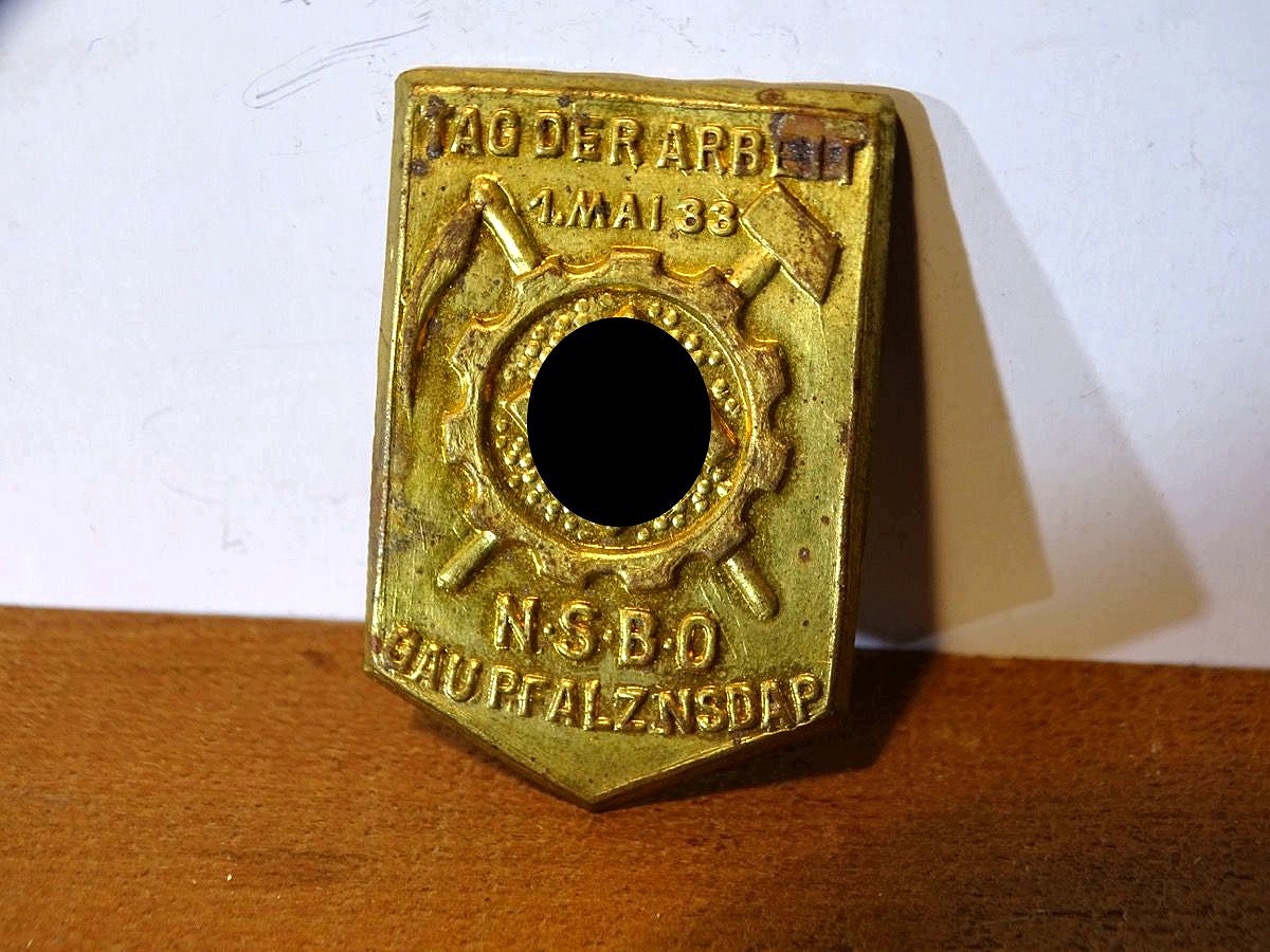 Veranstalltungs Abzeichen 1. Mai, Tag der Arbeit 1933, NSBO Gau Pfalz NSDAP, Blech 