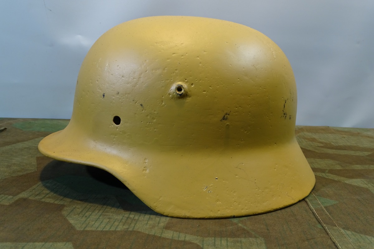 20513-1 Wehrmachts Helmglocke M 35, Sandgelb, Afrika Korps, Farbe neu.