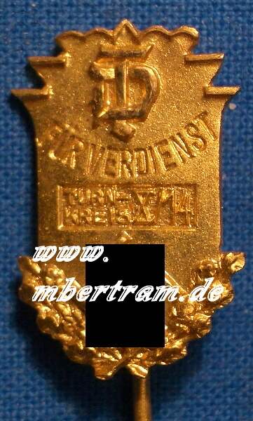 Goldene Ehrennadel für Verdienste im Turnkreis X / 14
