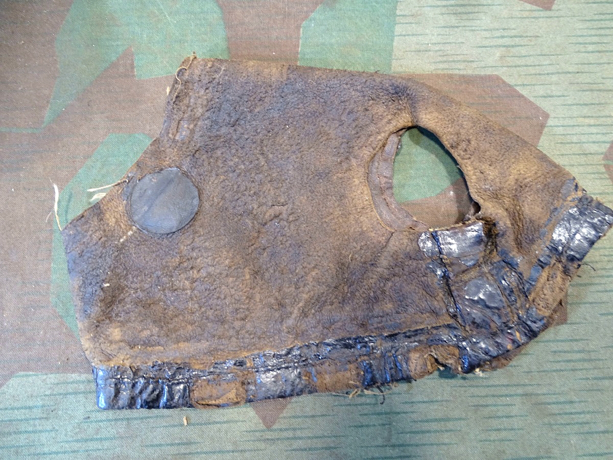 Lederkorpus von einer 1. Weltkriegs Gasmaske. Ohne Augenringe, Ventil, Riemen