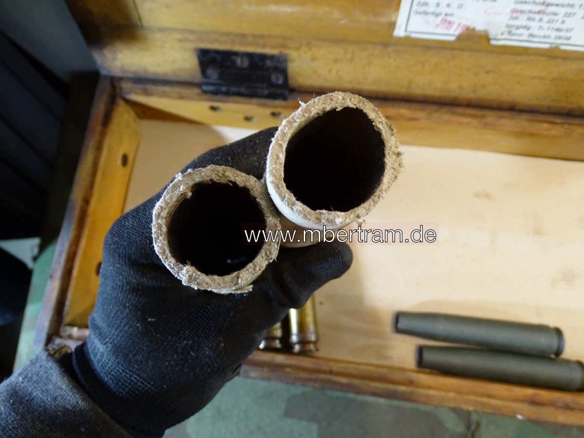 20768-11 Frühe Holz Munitionskiste für 100 Stück 2 cm Spr. Gr. Patr. Flakmunition, mit Inhalt