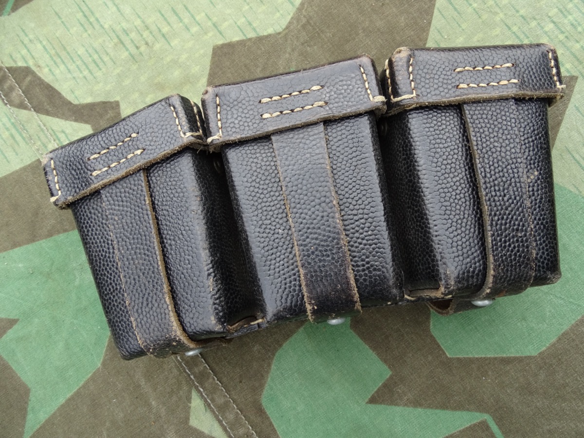 3er Patronentasche für K 98, nahezu Neuwertig mit Herstellermarke 3er Patronentasche für K 98, nahezu Neuwertig mit Herstellermarke