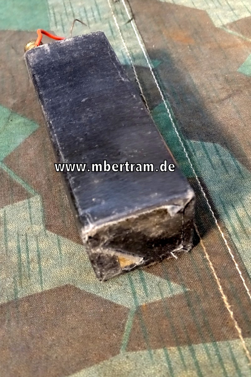 Englische Batterie MK II , 2. Weltkrieg,  1944, mit Drähten