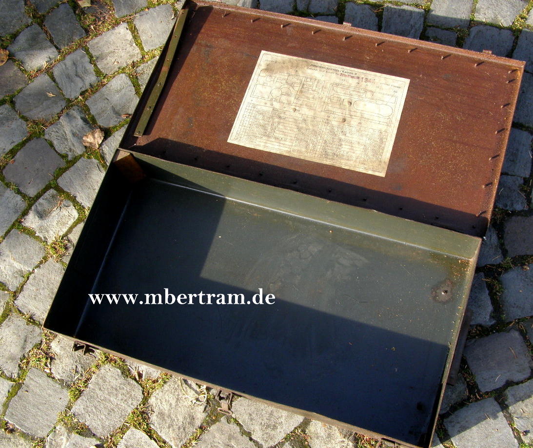 Kasten 2 Zubehör und Ersatz für 2 cm Flak 38 1944