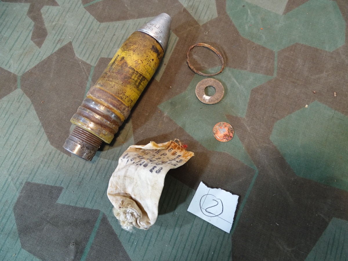 Originallack 3,7cm Spreng Flak Granate Flak 18 mit Aluzünder, Ladungssäckchen etc.  Originallack 3,7cm Spreng Flak Granate Flak 18 mit Aluzünder, Ladungssäckchen etc.
