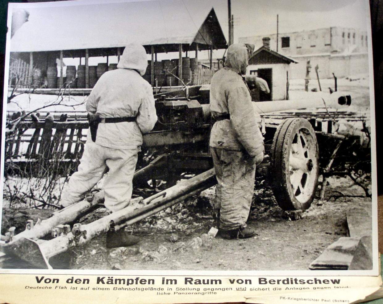 Deutsche Flak sichert d. Bahnhof Berditschew gegen Panzer