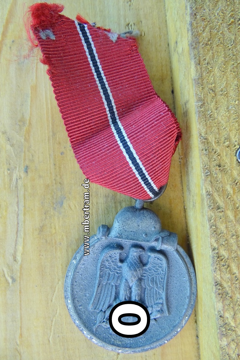 Medaille Winterschlacht im Osten,  Feinzink, am Band, Hersteller 19