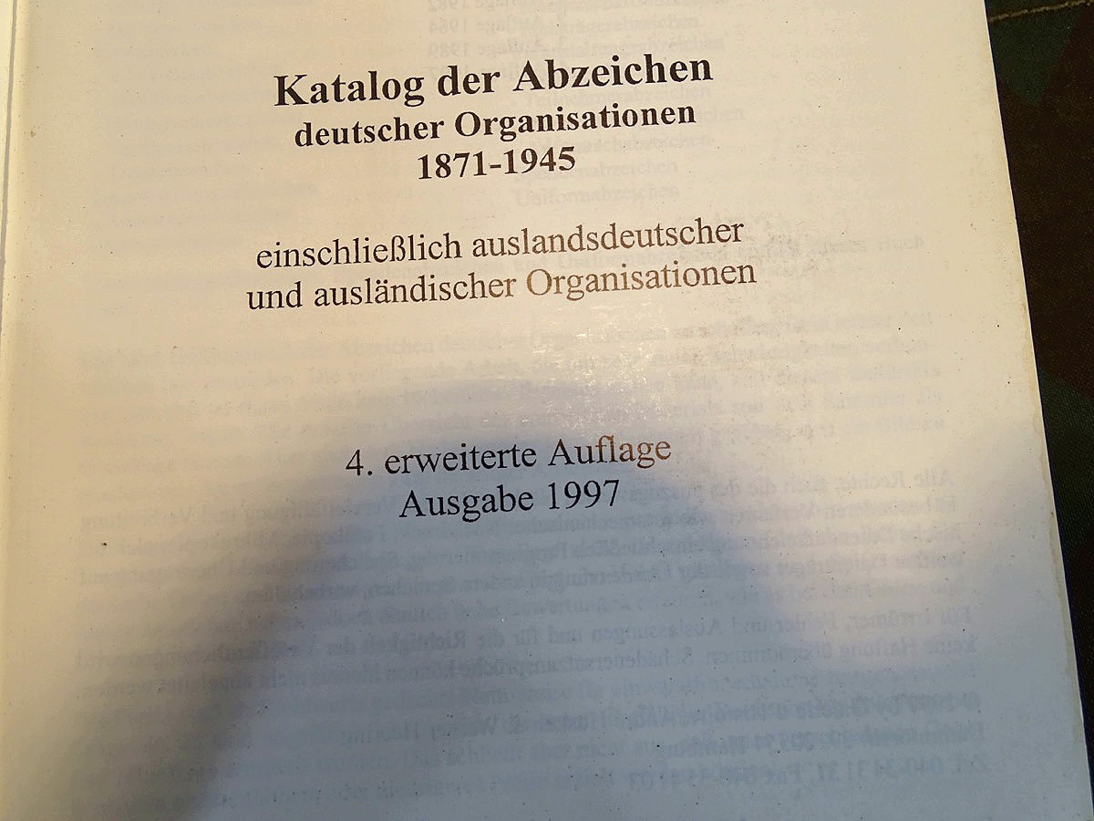 Heering- Hüsken: : Katalog der Abzeichen deutscher Organisationen 1871-1945