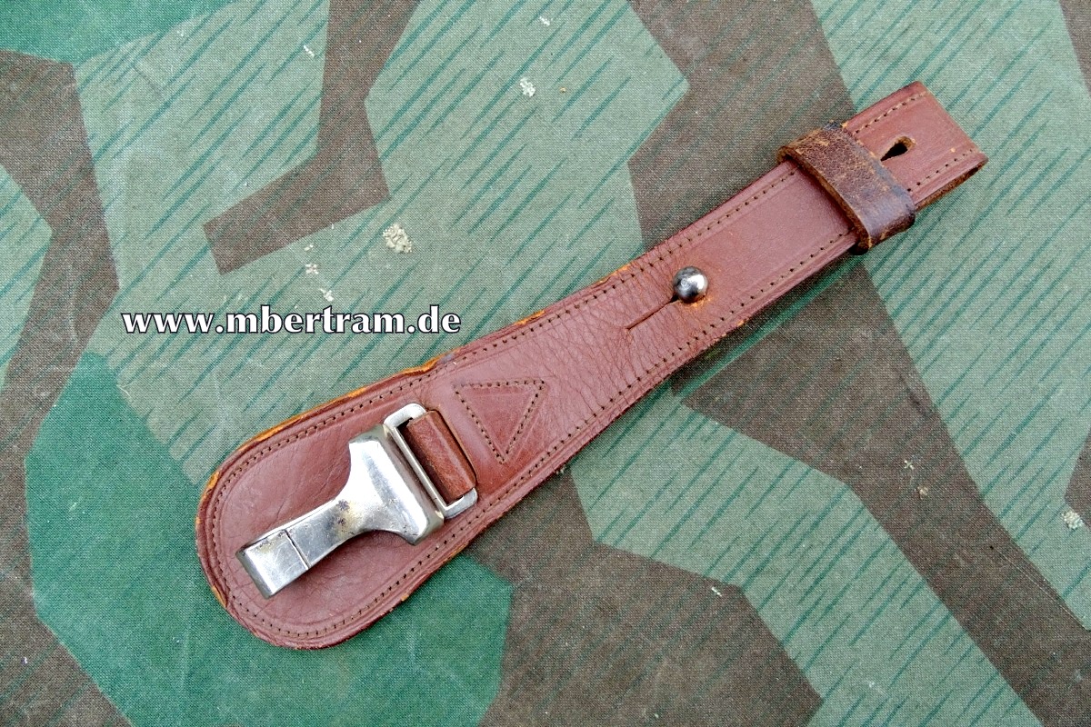 Luftwaffe: birnenförmiger Säbelhänger, braunes Leder