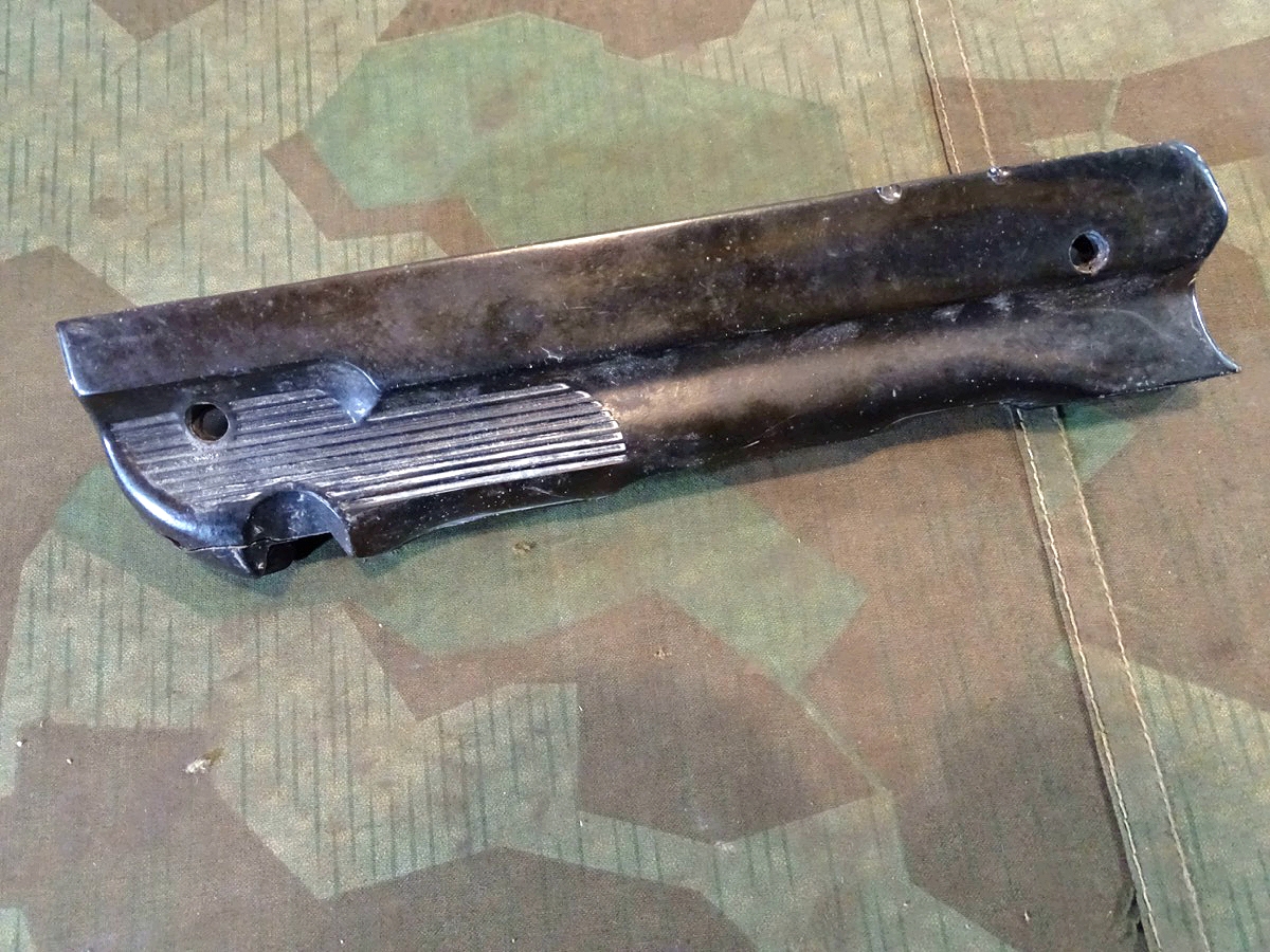 Handschutz MP 40 Bakelit, gerissen, geklebt.