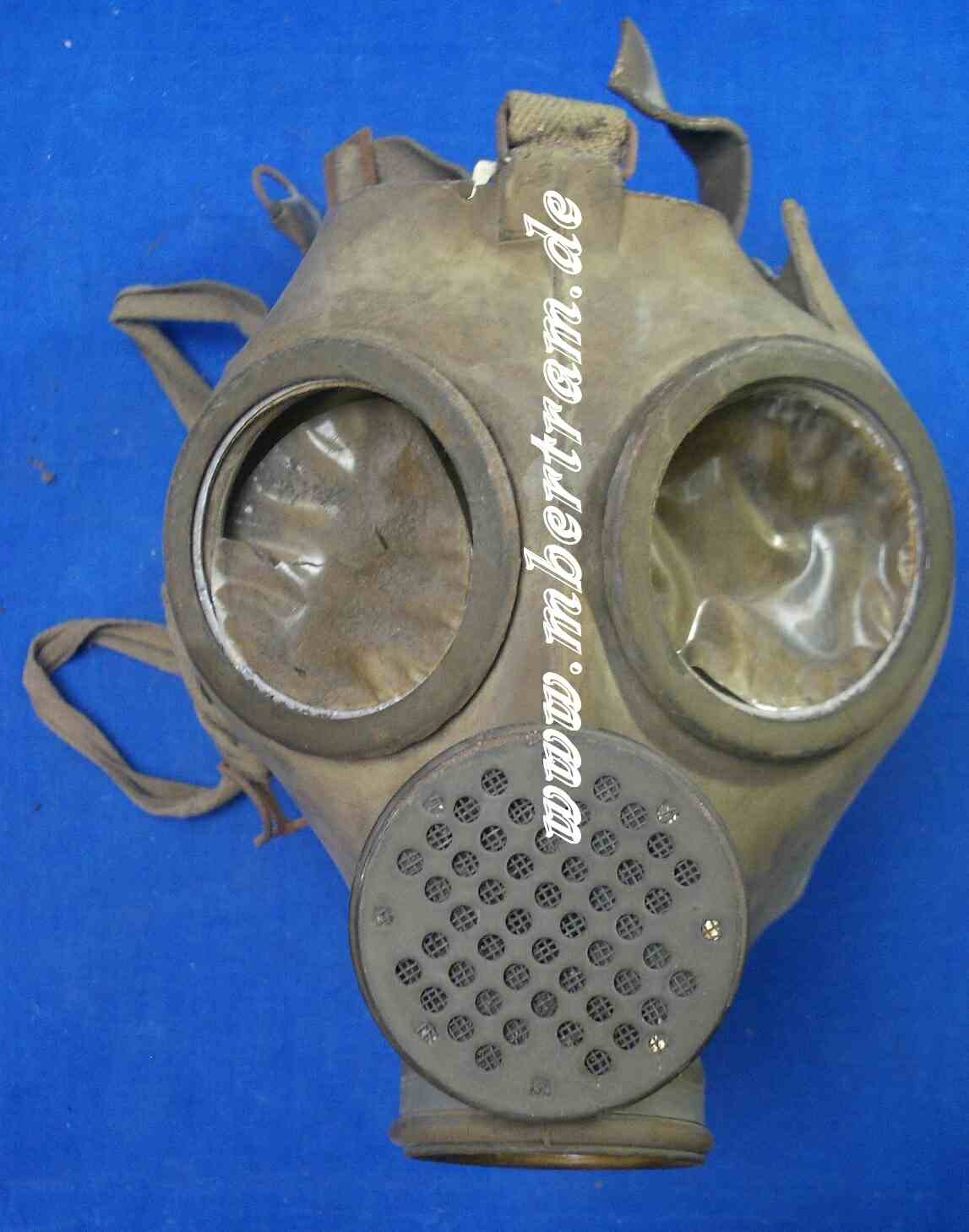 FRANZÖSISCHE GASMASKE M1940 MIT FILTER