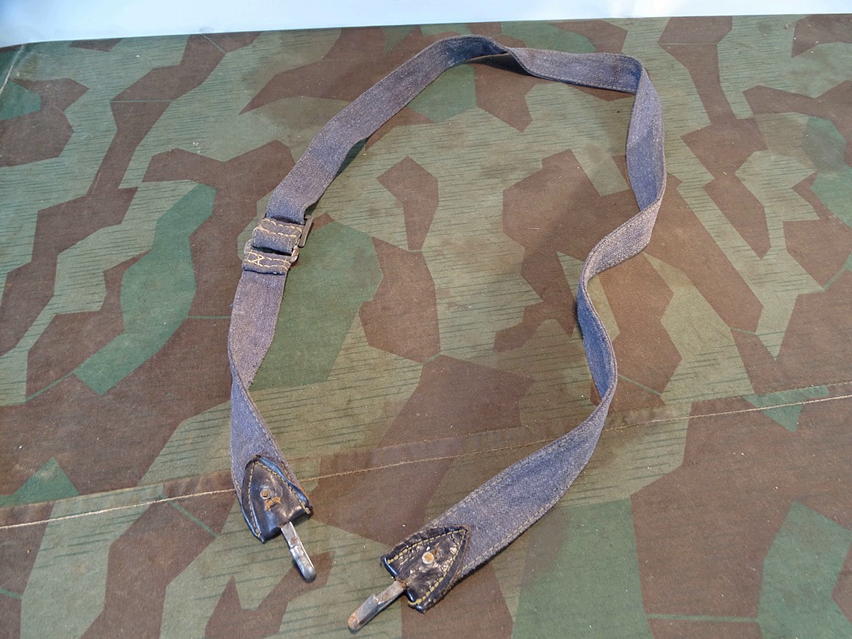 Brotbeutel Riemen, Wehrmacht Luftwaffe, blaugrau, späte Fertigung um 44/1945