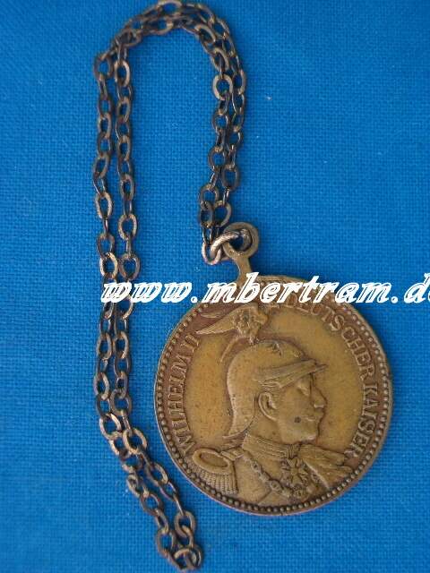 Medaille Kaisermanöver 1892. Buntmetall, mit Kettchen.