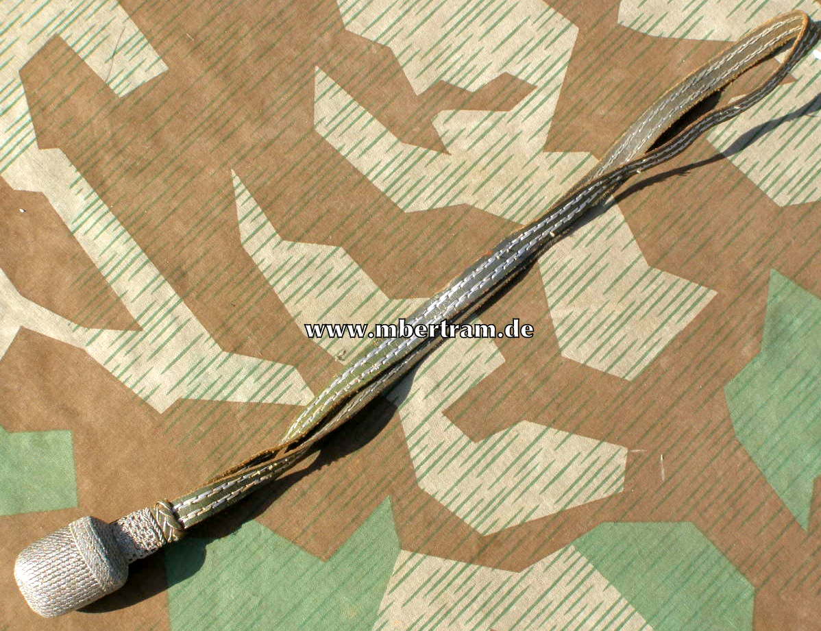 Wehrmacht Heer (WH) Offiziersportepee.