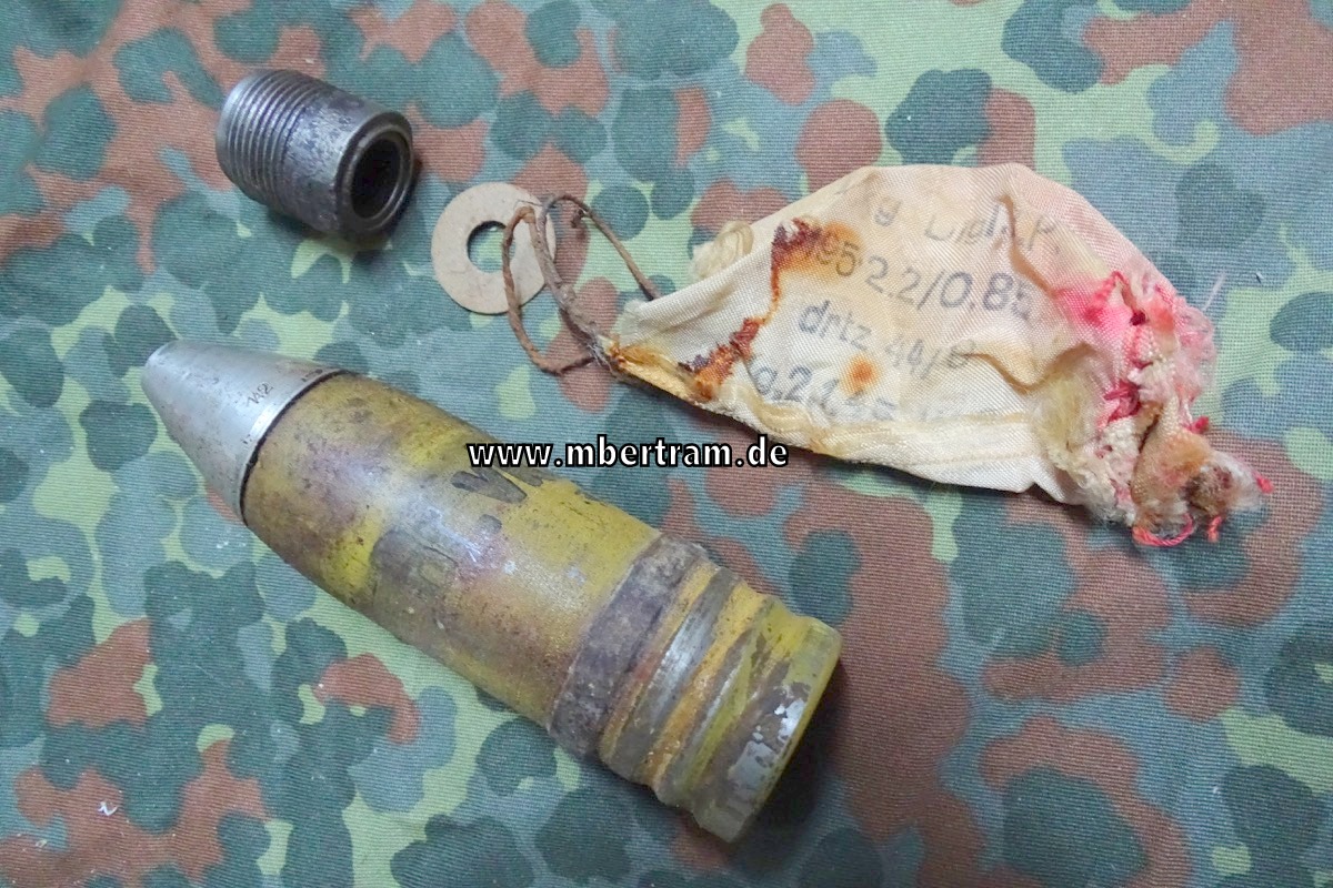 Deutsche 3,7 cm Flak Spreng Leuchtspur Granate mit Aluzünder u. Beschriftung