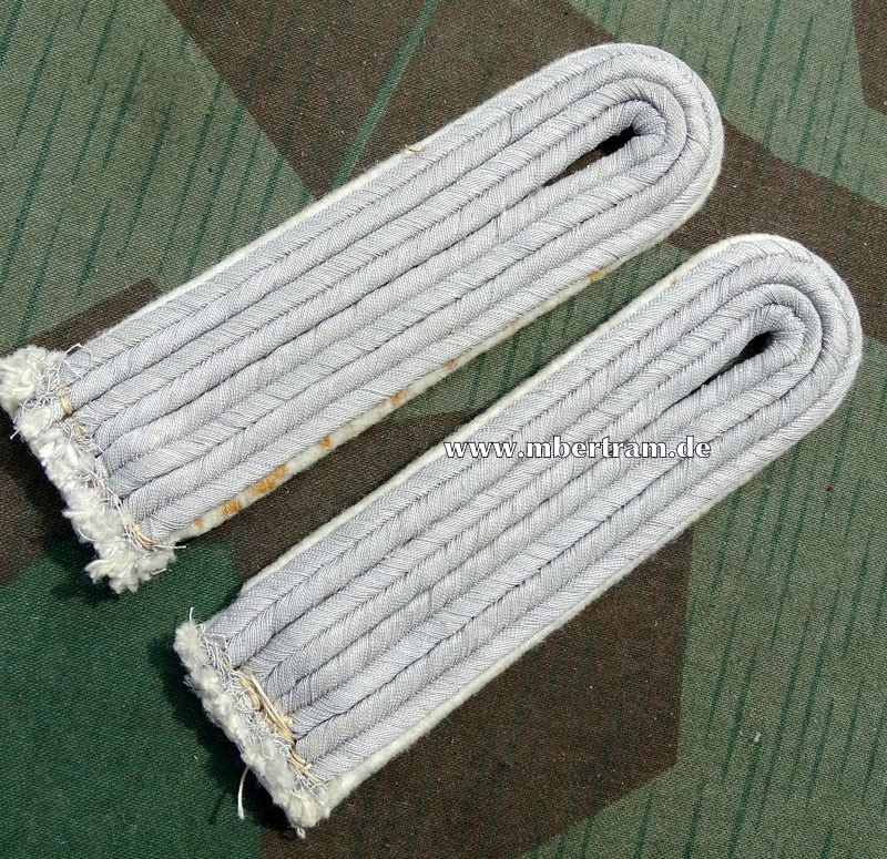 Paar Schulterklappen für einen Leutnant Infanterie