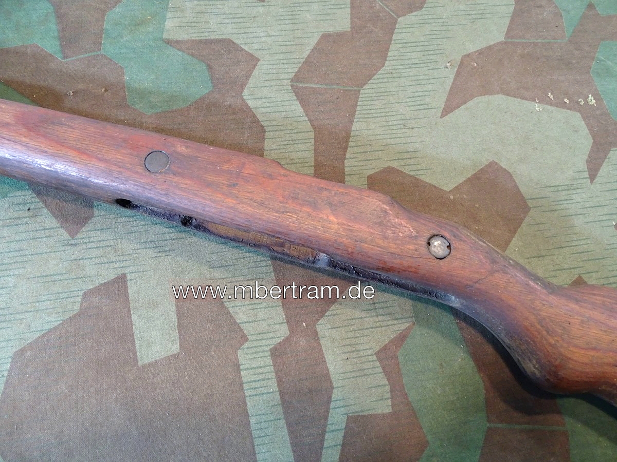 21006-7 Späte K 98 Schäftung, Wehrmacht, Kriegsfertigung Schichtholz mit Beschlägen u.Oberholz