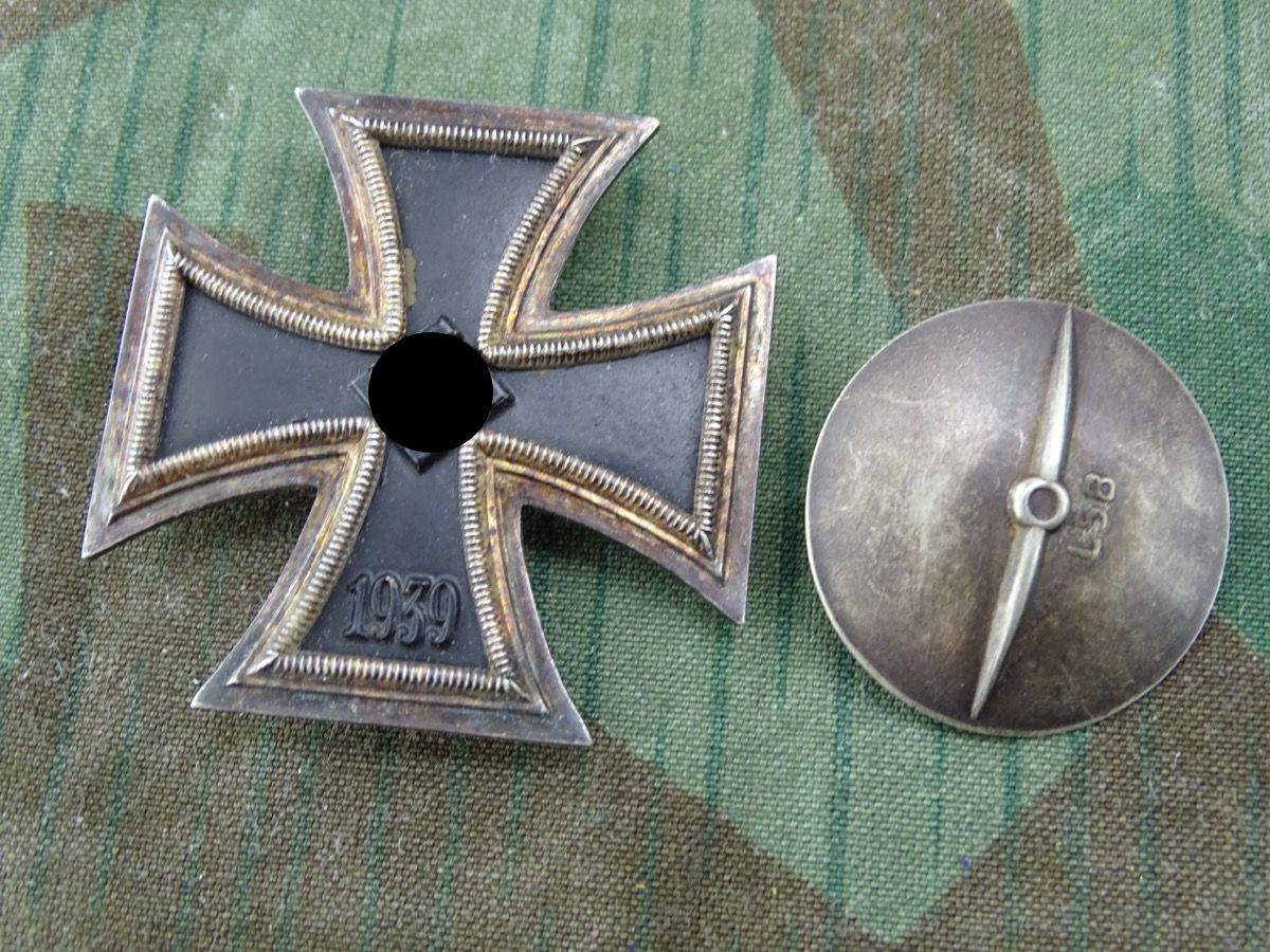 Eisernes Kreuz 1. Klasse 1939, Eisenkern, ca. 98% Schwärzung, Schraubscheibe L/58