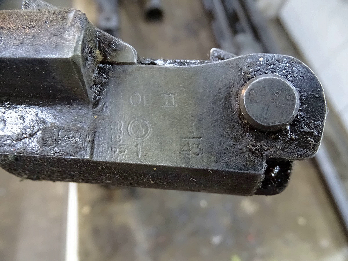 Deaktivierte 20 mm Oerlikon Flak MK 2, 1943, getarnte Behelfslafette, Wehrmachts Beutekanone, 1 Magazin, ( Nr. S-33141)
