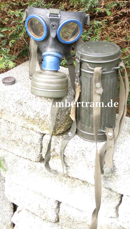 WEHRMACHTS GASMASKE, HOHE BLECHDOSE 1943/44