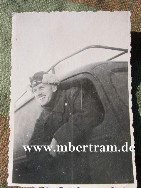 Foto eines Wehrmachtssoldaten mit Winter Fellschiffchen.