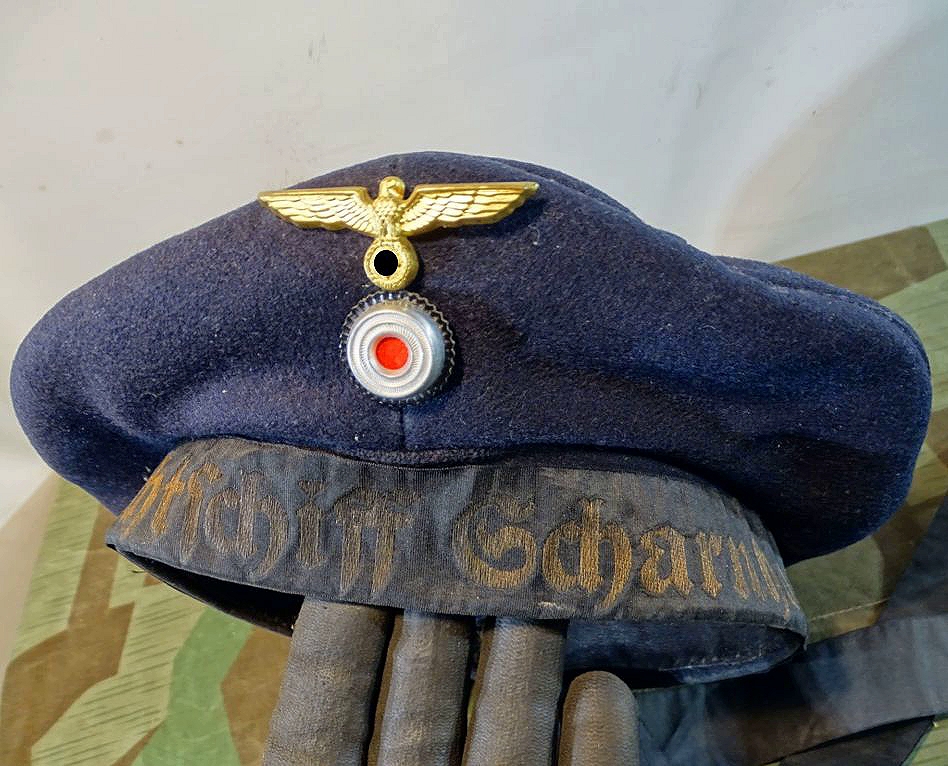 Blaue Tellermütze für Manschaften der Kriegsmarie mit Band Schlachtschiff Scharnhorst Blaue Tellermütze für Manschaften der Kriegsmarie mit Band Schlachtschiff Scharnhorst