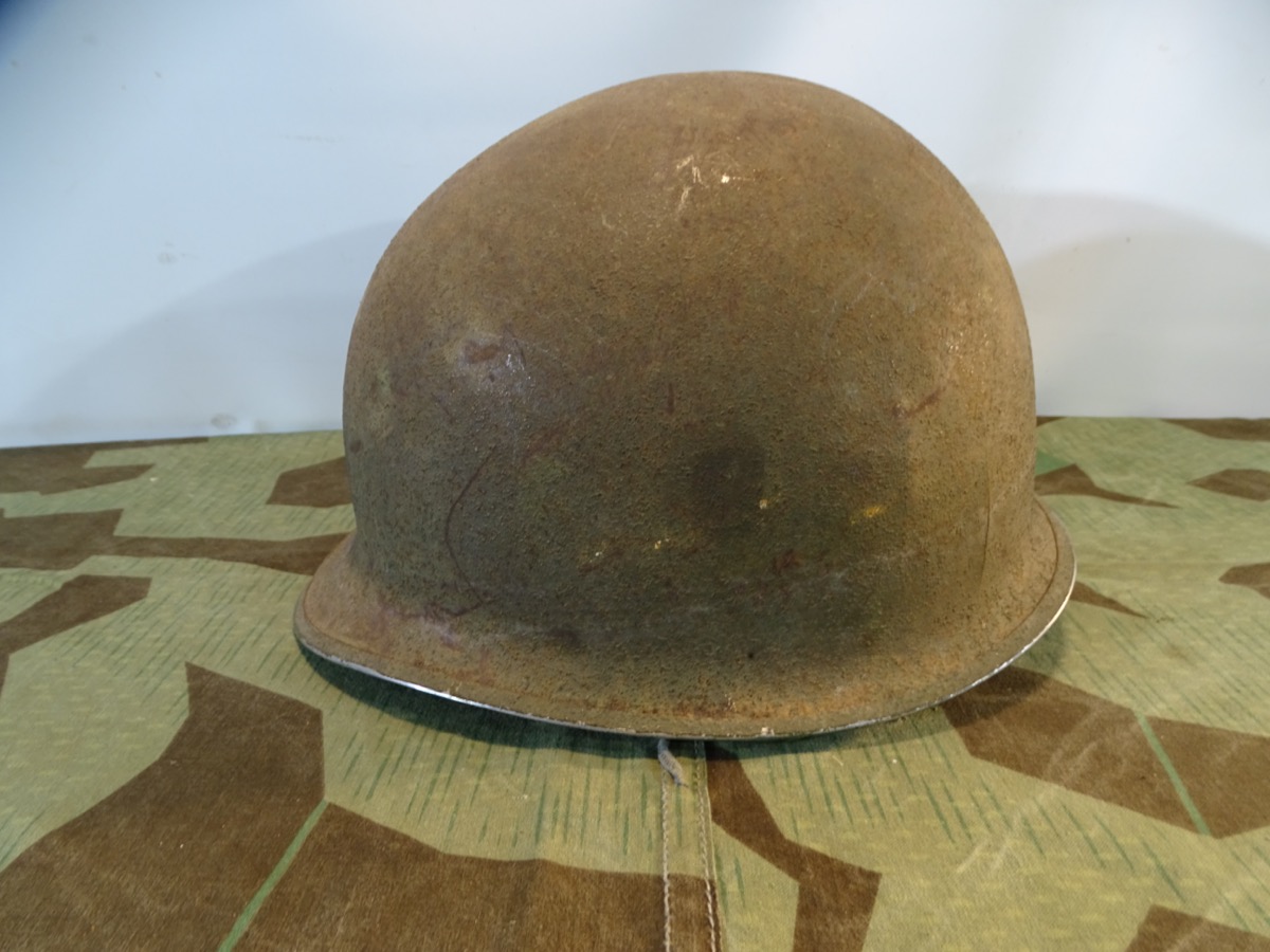 US Stahlhelm vor 1944, Helmring vorne geschlossen, Originallack, ohne Riemen.  Gr. Large