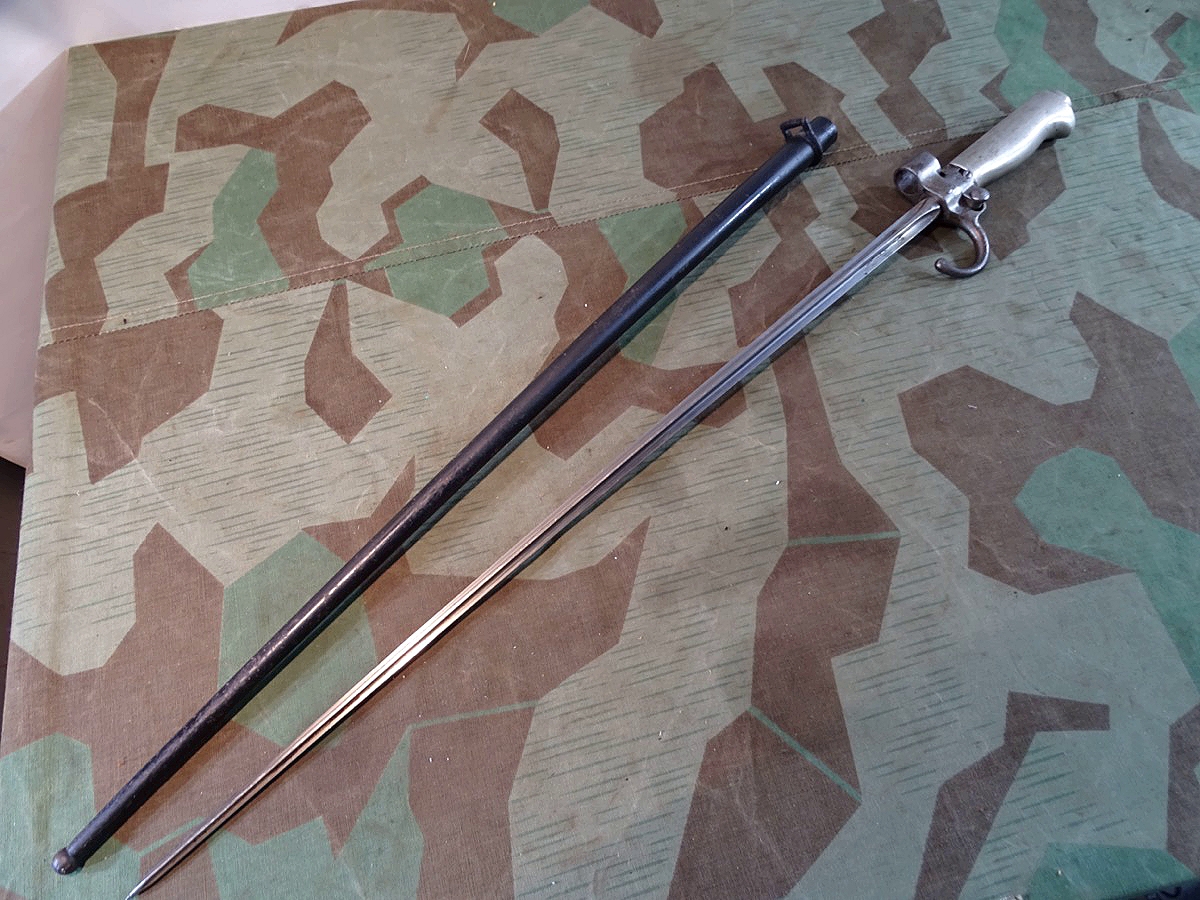 Frankreich : Seitengewehr Mle. 1886 Lebel, 1. Modell, lang, gebogene Parierstange. Frankreich : Seitengewehr Mle. 1886 Lebel, 1. Modell, lang, gebogene Parierstange.