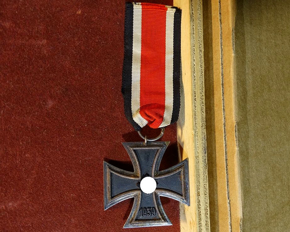 Eisernes Kreuz 2. Klasse 1939 mit Band, ohne Hersteller