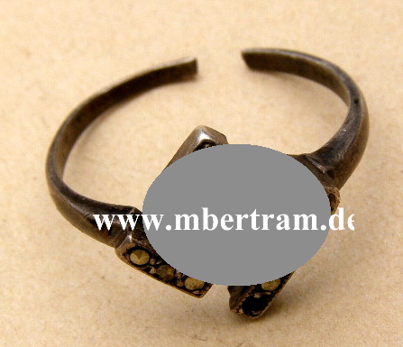 Patriotischer Fingerring mit HK, 800er Silber, echte Steine