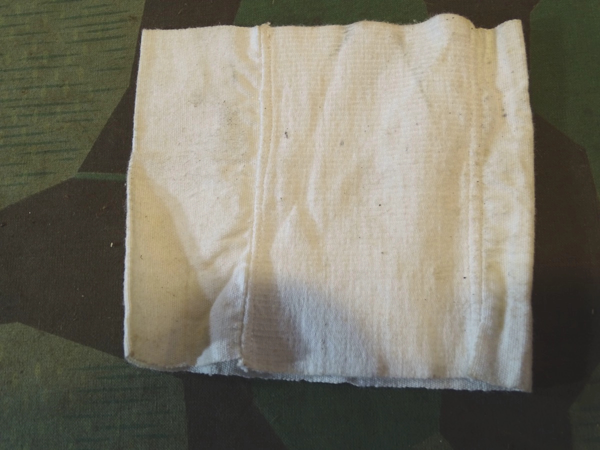 Weiße, leicht elastische Armbinde Parlamentär / Noncombatant oder ähnliches, wohl 2. Weltkrieg