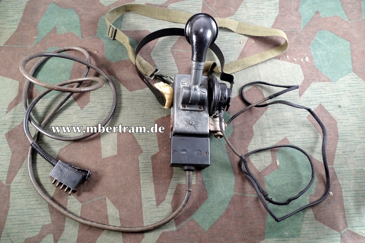 Waffen SS/ Wehrmacht Brusmikrofon 33 mit Kopfhörer für Artillerie Feuerleitung